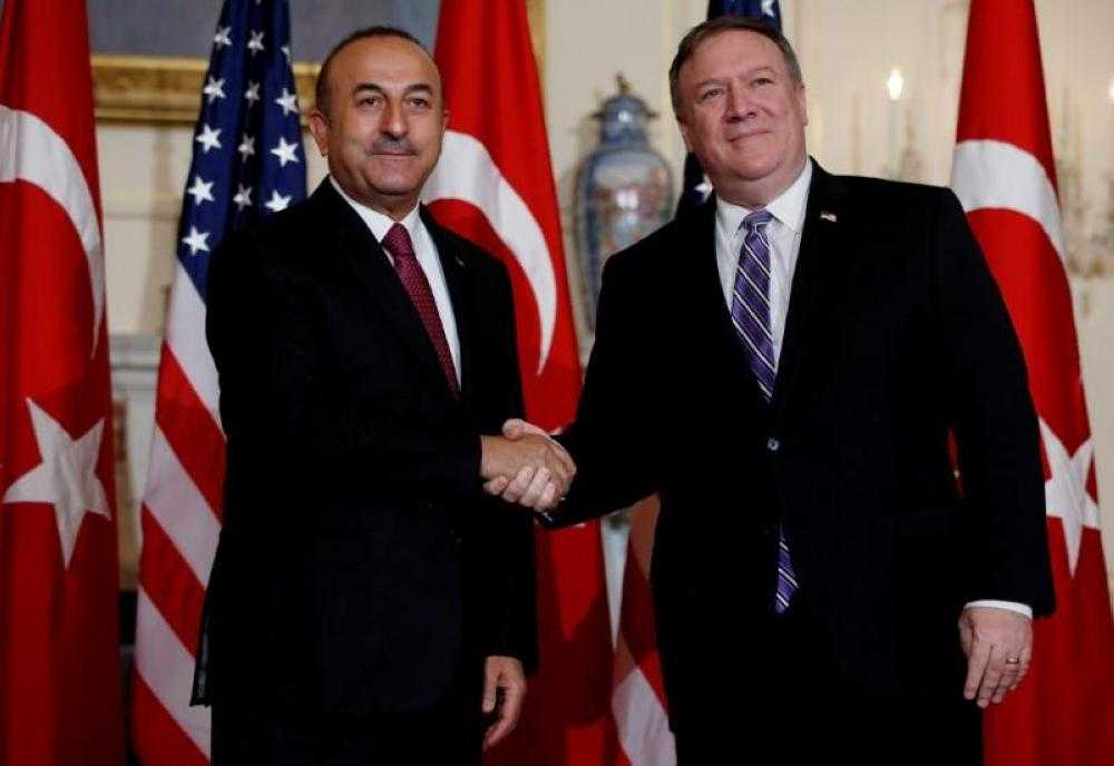وزير الخارجية التركي مولود جاويش أوغلو مع نظيره الأمريكي مايك بومبيو